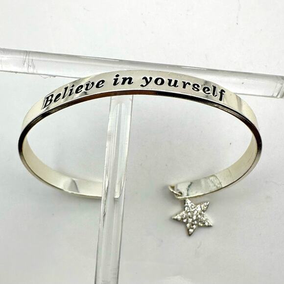 Avon NRQ Silver Cuff bracelet BELIEVE IN YOURSELF Dangling Star Charm Jewelry - Picture 4 of 8